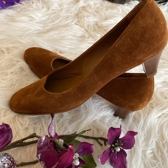 SALVATORE FERRAGAMO suede leather shoes