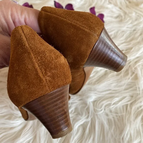 SALVATORE FERRAGAMO suede leather shoes