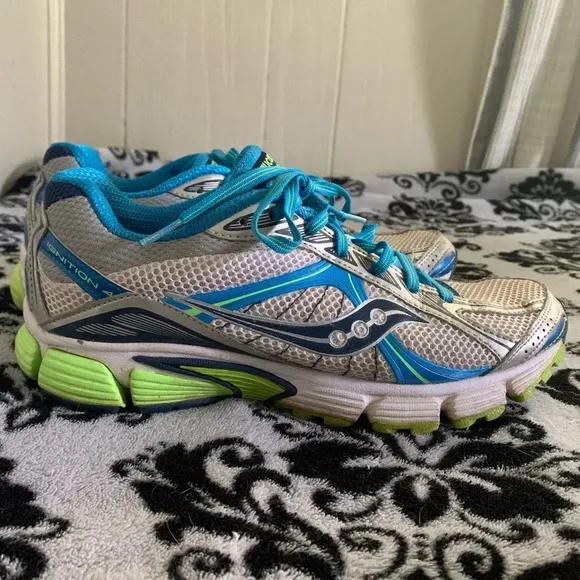Saucony Ignition 4 Athletic Training Shoe