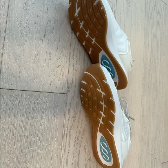 Saysh One Sneakers - never worn outside