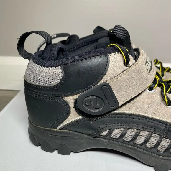 Shimano SH-M058 Men’s Size 9 (EURO 43) Mid Top Mountain Bike Cycling Shoes Boots