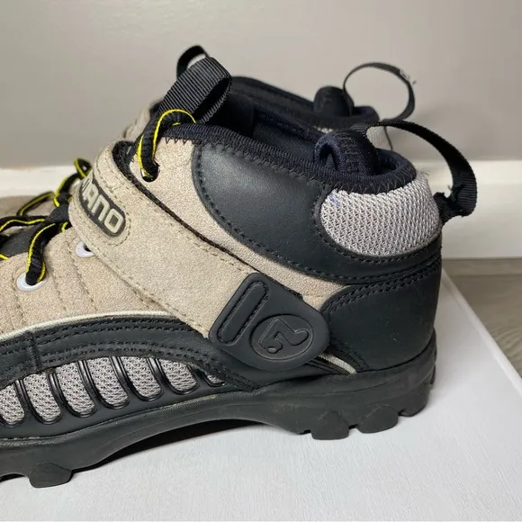 Shimano SH-M058 Men’s Size 9 (EURO 43) Mid Top Mountain Bike Cycling Shoes Boots
