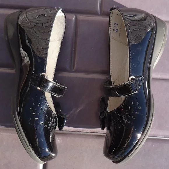SIZE 17.  Dogi® patent leather dress shoes.