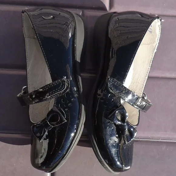 SIZE 17.  Dogi® patent leather dress shoes.