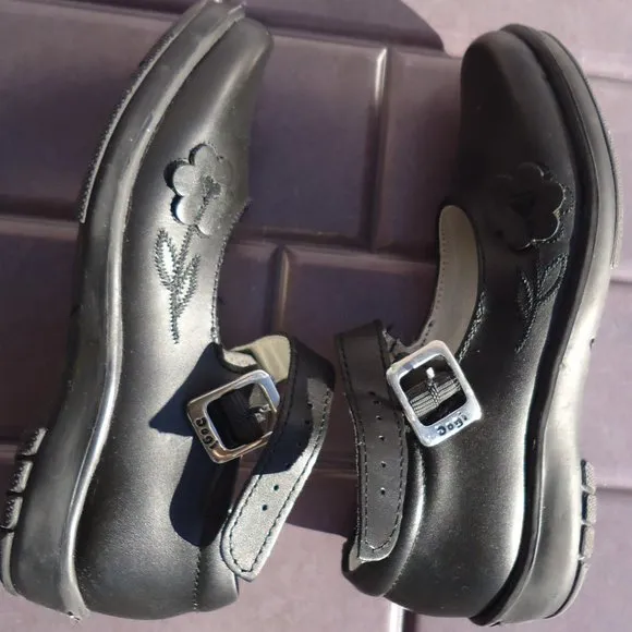 SIZE 18.5. Dogi® black leather dress shoes.