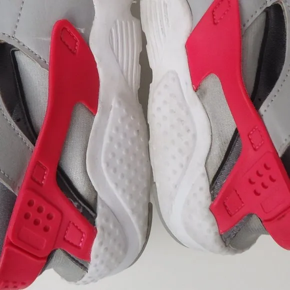 SIZE 3 Y. NIKE PRE-School Huarache kid's running training sneakers shoes.