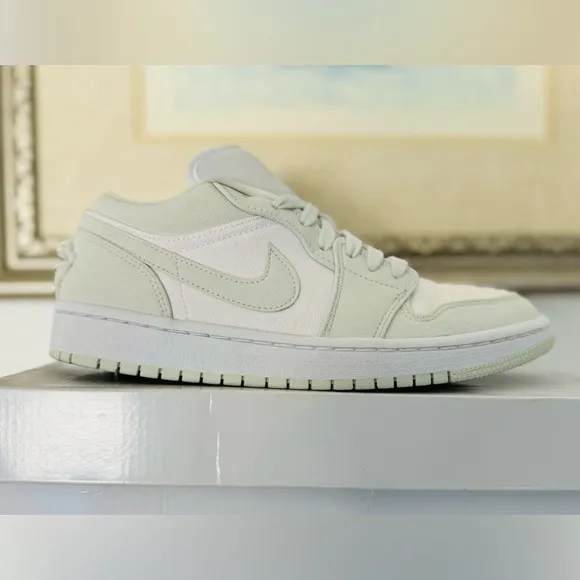 Size 8.0 - Air Jordan 1 Low Spruce Aura W light Worn Include Original Box
