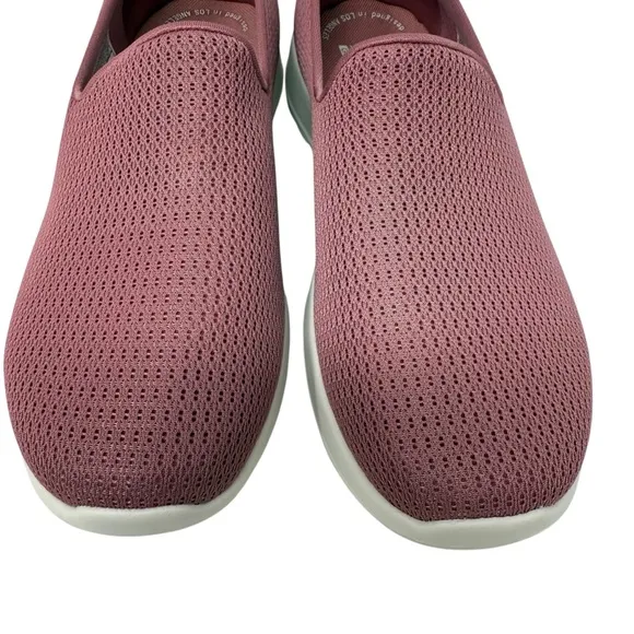 Skechers Women's Size 6.5 Go Walk Joy Sneaker shoes comfortable NWT