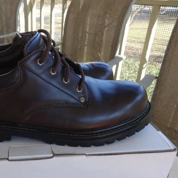 Sketchers Men's Alley Cat shoes size 13, dark brown leather,  lace up, flawless