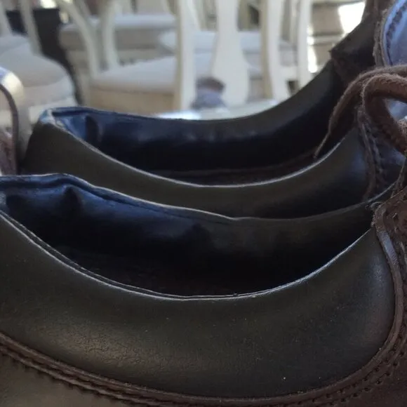 Sketchers Men's Alley Cat shoes size 13, dark brown leather,  lace up, flawless