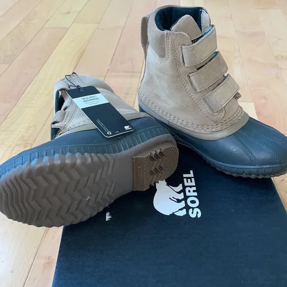 SOREL Cheyanne II Kids Waterproof Boot in Khaki 12 NWT