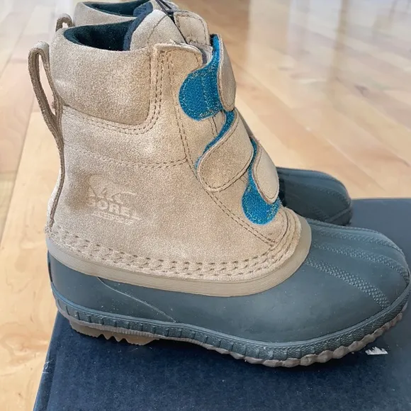 SOREL Cheyanne II Kids Waterproof Boot in Khaki 12 NWT