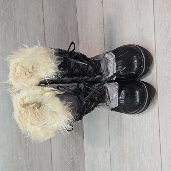 Sorel Girls Tofino II  Big kids Tall Outdoor Lace Up Duck shoes sz 4