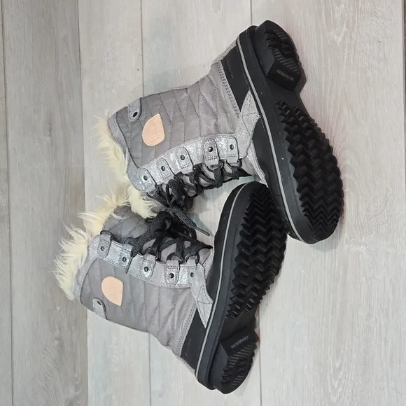 Sorel Girls Tofino II  Big kids Tall Outdoor Lace Up Duck shoes sz 4