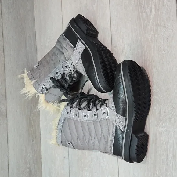 Sorel Girls Tofino II  Big kids Tall Outdoor Lace Up Duck shoes sz 4