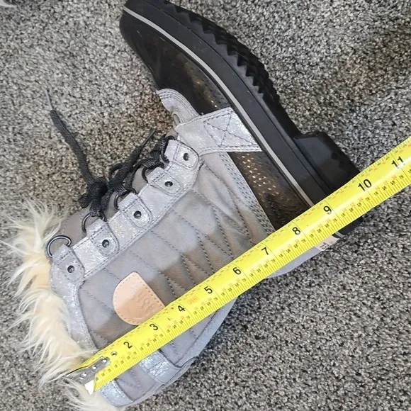 Sorel Girls Tofino II  Big kids Tall Outdoor Lace Up Duck shoes sz 4