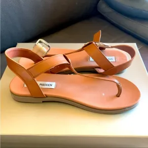 Steve Madden tan thong sandals