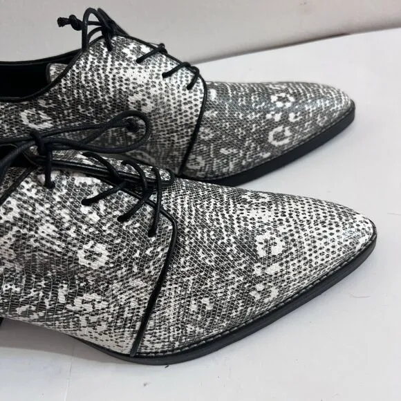 STUART WEITZMAN Animal Print Pointed Toe Chunky Heel Oxford 9.5M Shoes Lace Up