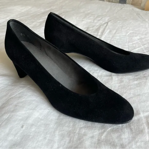 Stuart Weitzman Black Suede Pump Heels
