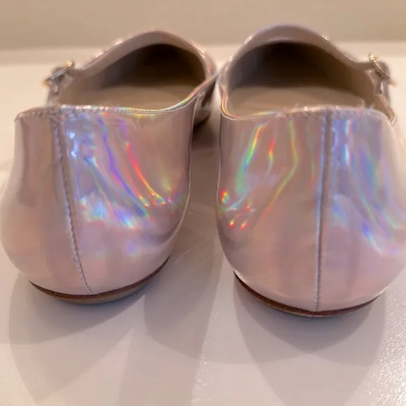 Stuart Weitzman Iridescent Women's Shoes. Dust Bag included. Size 7B.