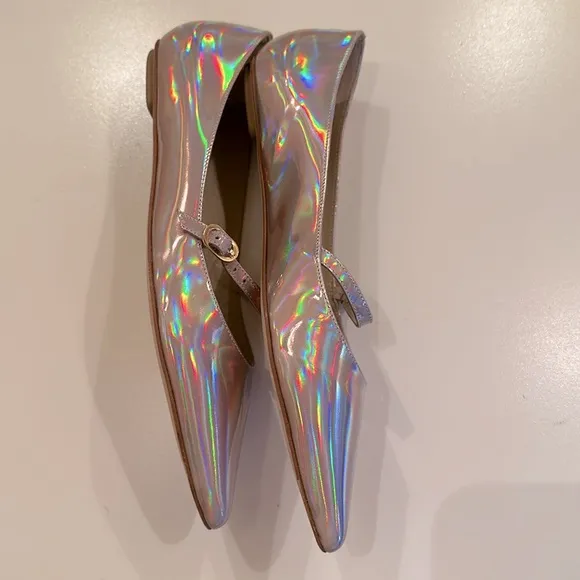 Stuart Weitzman Iridescent Women's Shoes. Dust Bag included. Size 7B.