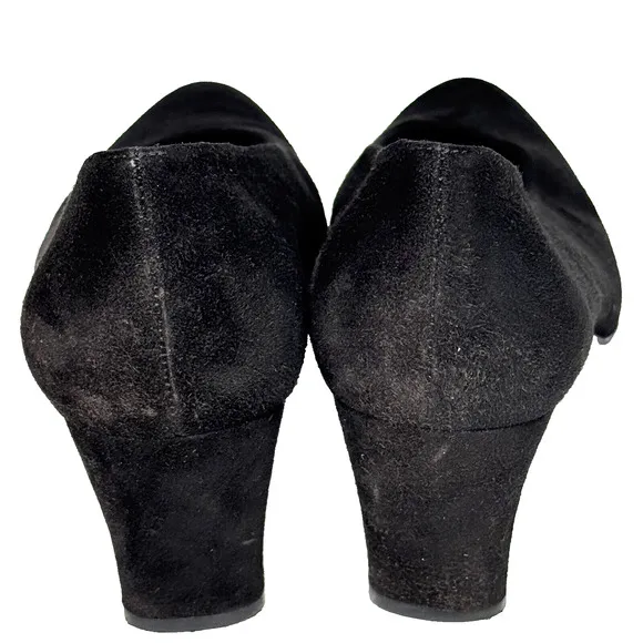 Stuart Weitzman Shoes Womens 9.5 Black Suede Almond Toe Slip On Pumps Minimalist
