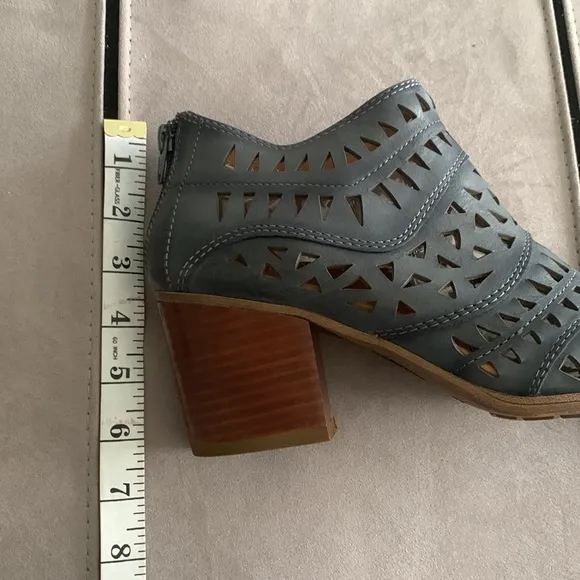Sundance NWOB Westwood Denim Shoes size 10