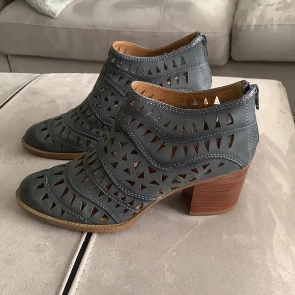 Sundance NWOB Westwood Denim Shoes size 10