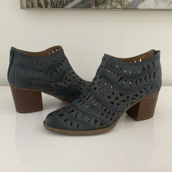 Sundance NWOB Westwood Denim Shoes size 10