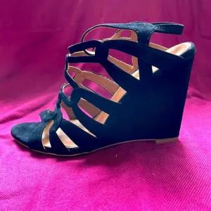 Tahari Gorgeous Black Suede Leather Meredith Wedge Sandals.  Size 8. New in Box!