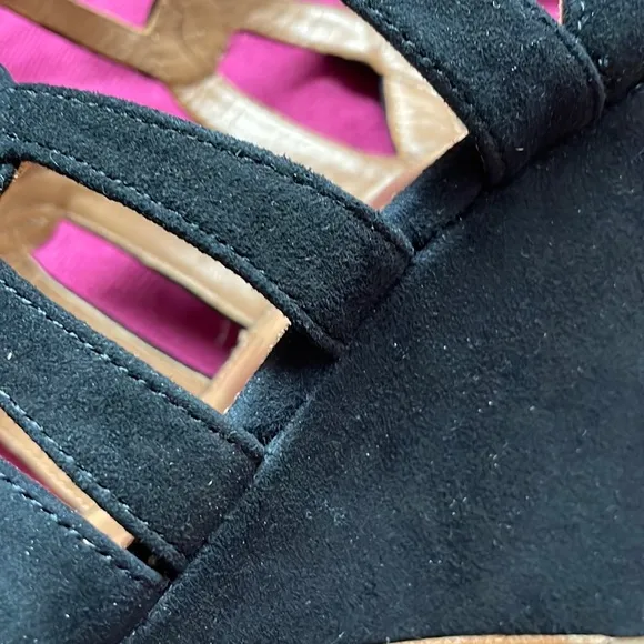Tahari Gorgeous Black Suede Leather Meredith Wedge Sandals.  Size 8. New in Box!