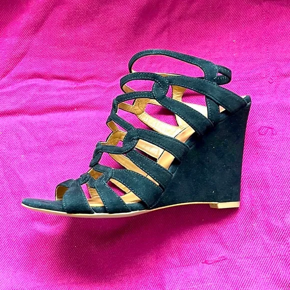 Tahari Gorgeous Black Suede Leather Meredith Wedge Sandals.  Size 8. New in Box!
