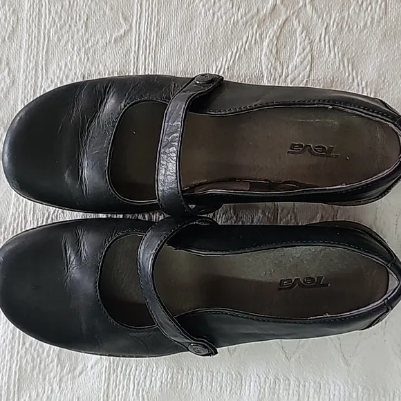 Teva Mary Jane's shoes leather black cork soles sz 7.5