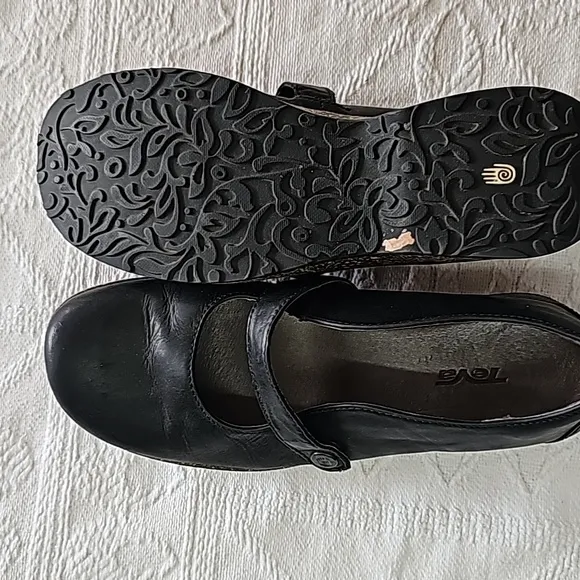 Teva Mary Jane's shoes leather black cork soles sz 7.5