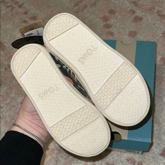 Toms Glow in the Dark Mushroom Alpargata Shoes - Size 9 - BRAND NEW IN BOX