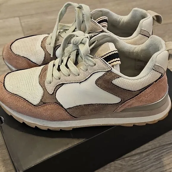 Trendy Sneakers with White and Brown Accents