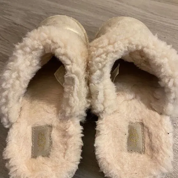 UGG, women's shiny cream, sherpa lined comfortable slip on shoes size 4
