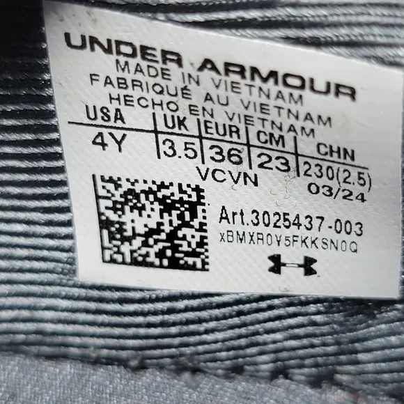 Under Armour UA Project Rock 5 Training Shoes US 4Y Black White 3025437-003 New