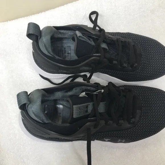 Under Armour UA Project Rock 5 Training Shoes US 4Y Black White 3025437-003 New