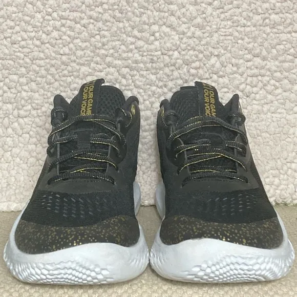 Under Armour Womens Flow Breakthru 2 Black/Gold Athletic Sneakers Shoes SZ US 10