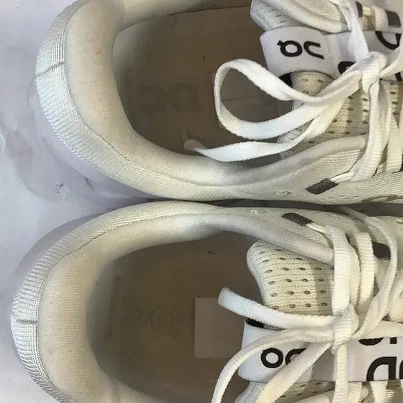 Used On Cloud Men's Cloudsurfer White Frost 11US