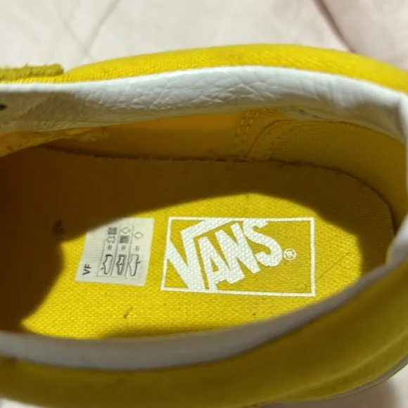 Vans 2.5 Vibrant Yellow Kids Shoes with Multicolor Laces euc white soles rainbow