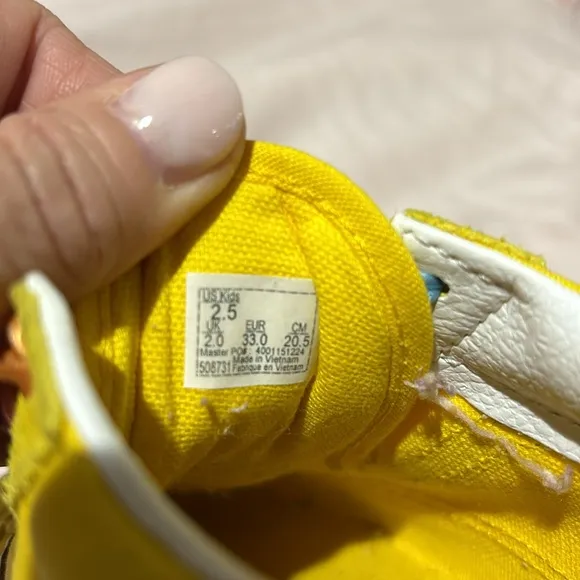 Vans 2.5 Vibrant Yellow Kids Shoes with Multicolor Laces euc white soles rainbow