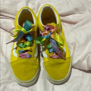 Vans 2.5 Vibrant Yellow Kids Shoes with Multicolor Laces euc white soles rainbow