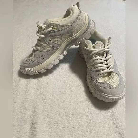 VANS Amzn Trailhead White Trainers Sneakers New Without Box