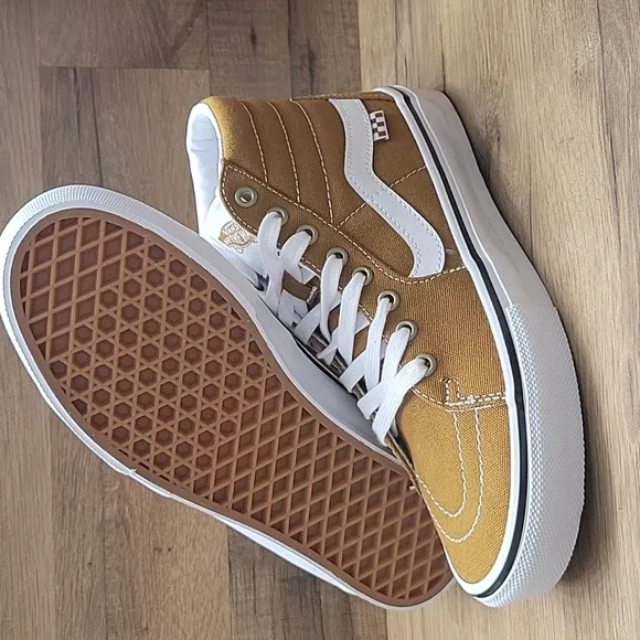 Van's Skate SK8-Hi Brand new in the box no lid authentic uper textile size women