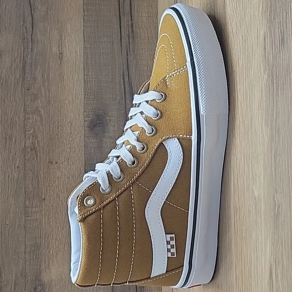 Van's Skate SK8-Hi Brand new in the box no lid authentic uper textile size women