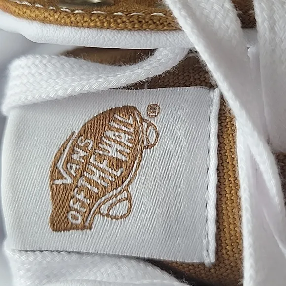 Van's Skate SK8-Hi Brand new in the box no lid authentic uper textile size women