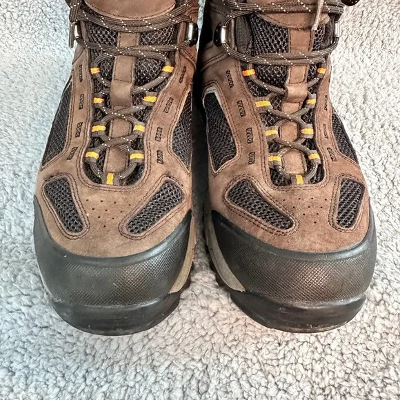 Vasque Breeze Mid Mens 11 Brown Gore Tex Vibram hiking outdoor waterproof boots