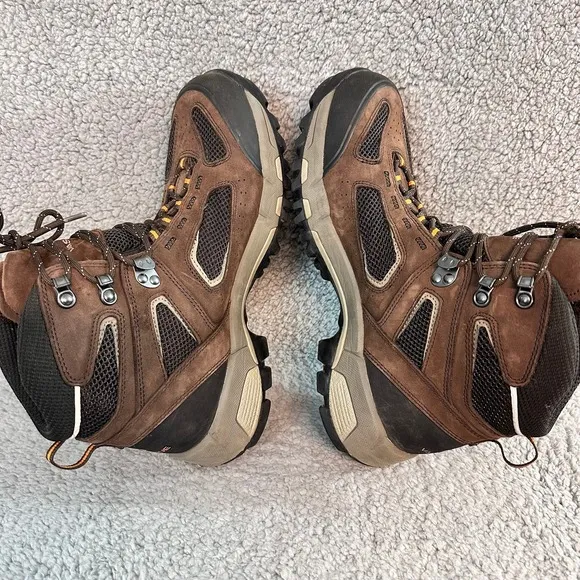 Vasque Breeze Mid Mens 11 Brown Gore Tex Vibram hiking outdoor waterproof boots